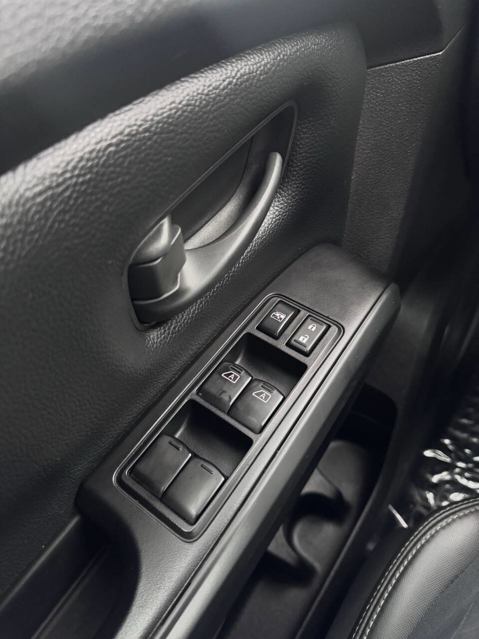 Used 2019 Nissan Titan S w/ S Utility Package image 21