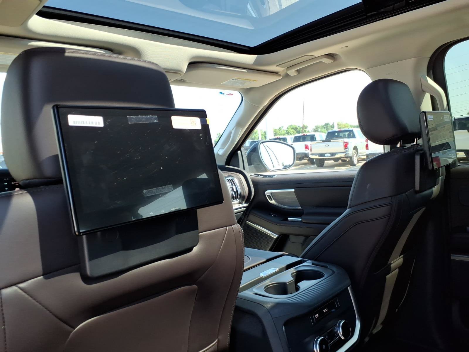 New 2026 Ford Expedition Max Platinum w/ Platinum Ultimate Package AWD/4WD image 5