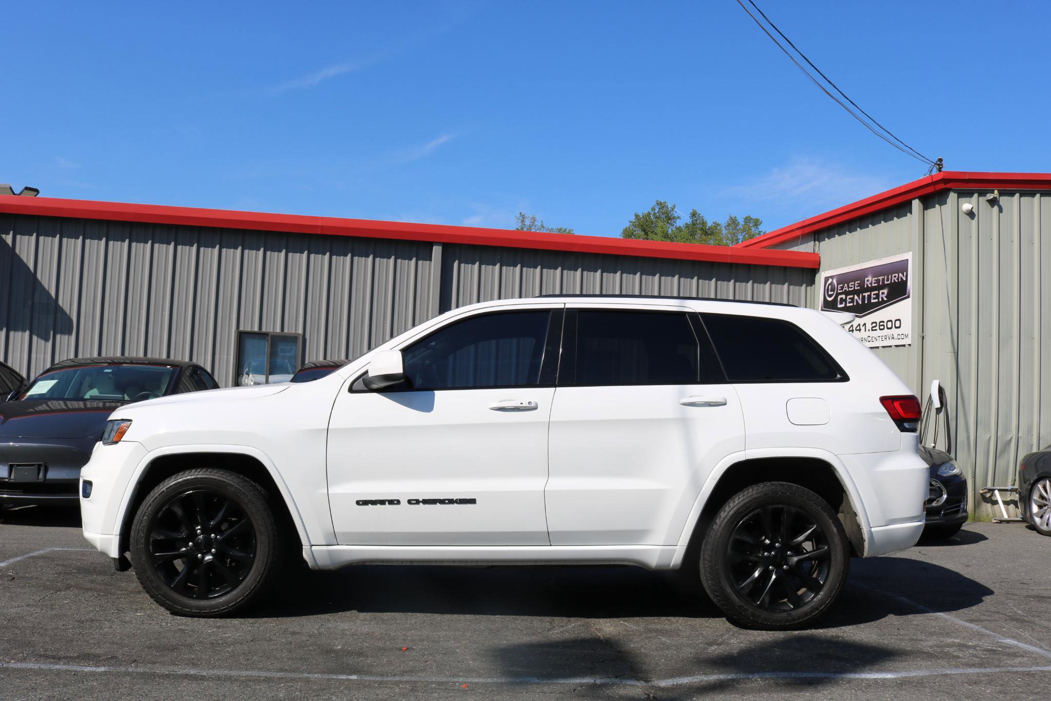 Used 2019 Jeep Grand Cherokee Altitude AWD/4WD image 4