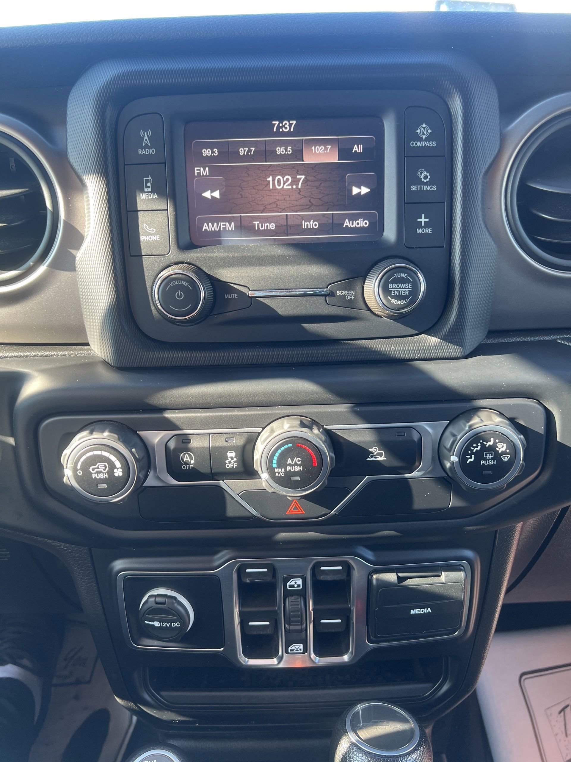 Used 2020 Jeep Gladiator Sport w/ Quick Order Package 24S AWD/4WD image 15