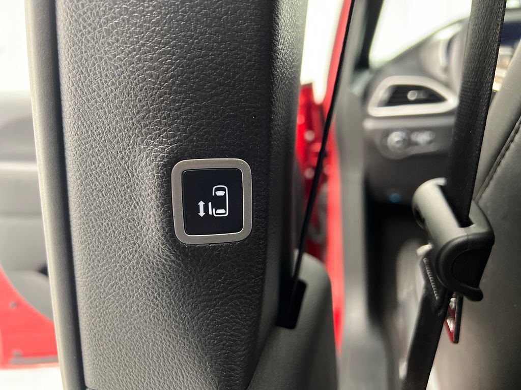 Used 2025 Chrysler Pacifica Select FWD image 20