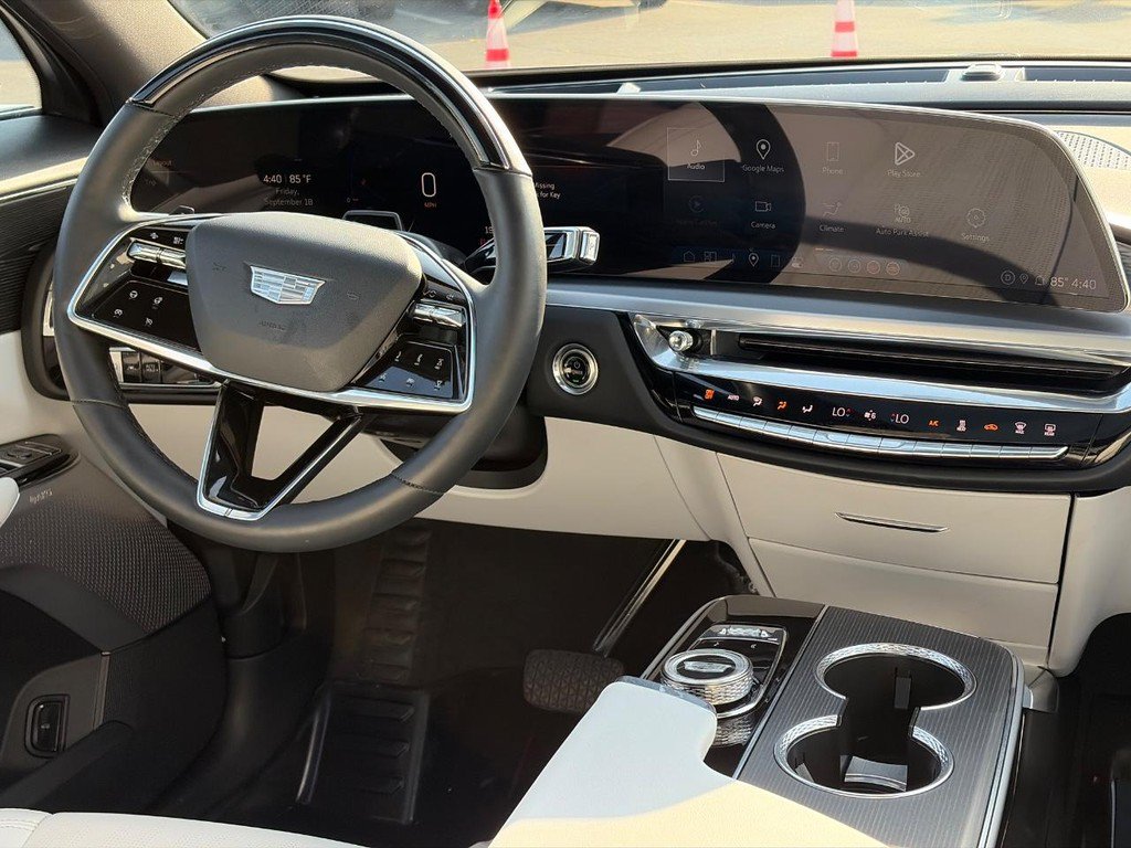 Used 2024 Cadillac Lyriq Luxury AWD/4WD image 13