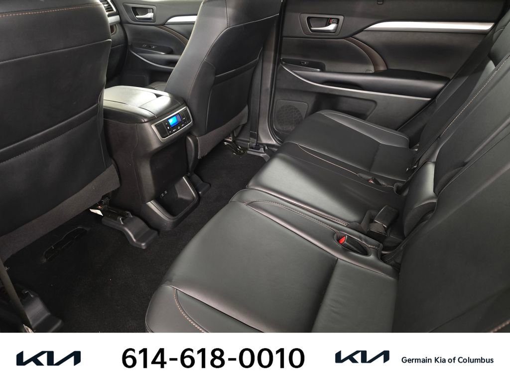 Used 2019 Toyota Highlander XLE image 20