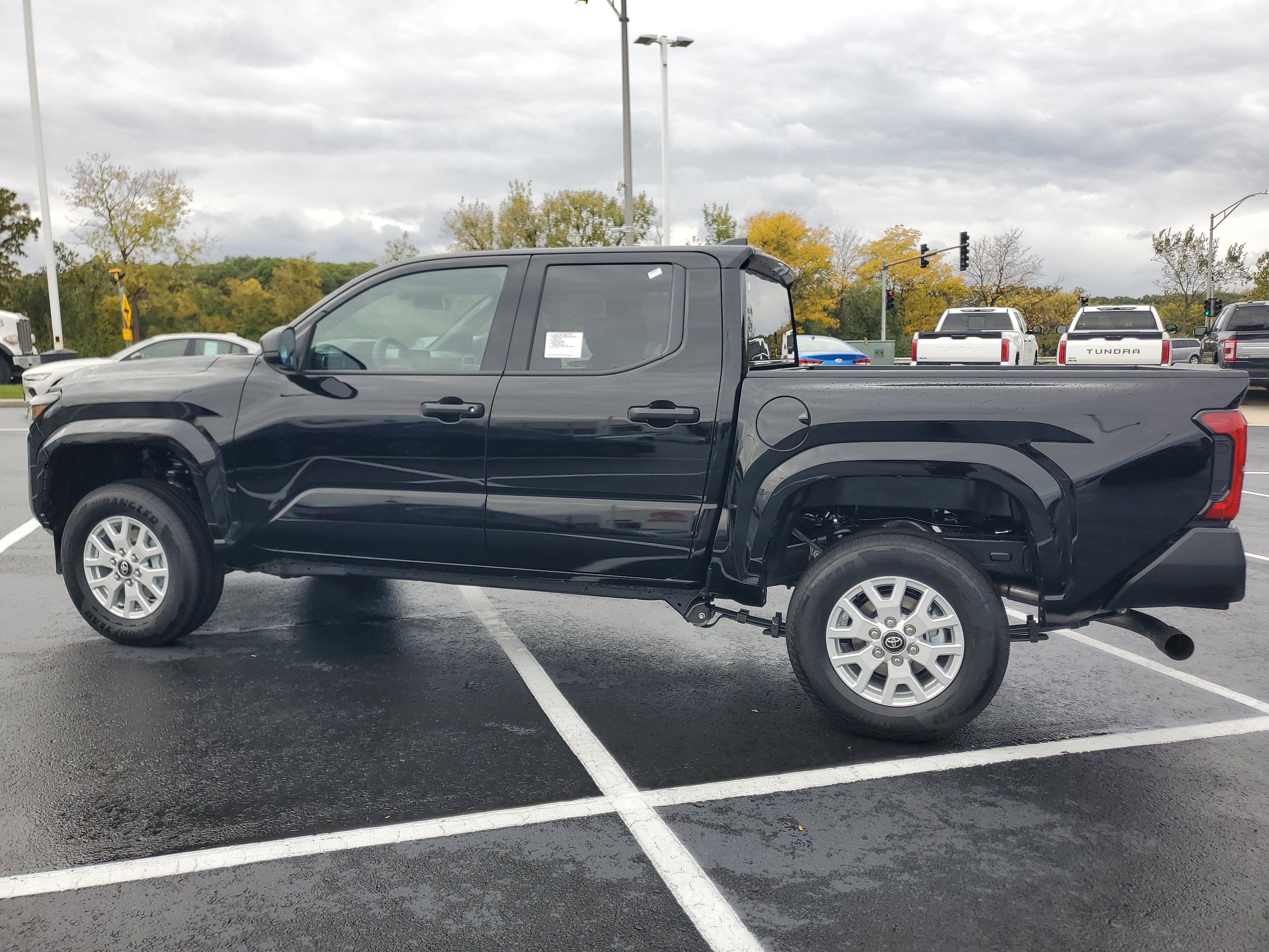 Used 2025 Toyota Tacoma SR image 5