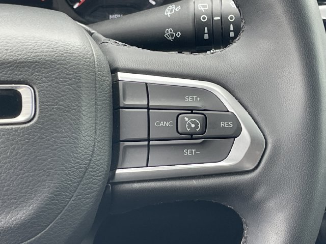 Used 2025 Jeep Compass Latitude w/ Sun & Sound Group AWD/4WD image 15