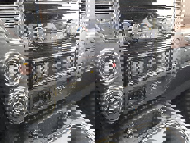 Used 2019 Nissan Titan Platinum Reserve image 26