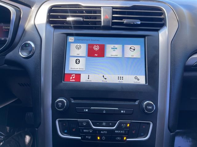 Used 2017 Ford Fusion SE w/ Equipment Group 201A image 17