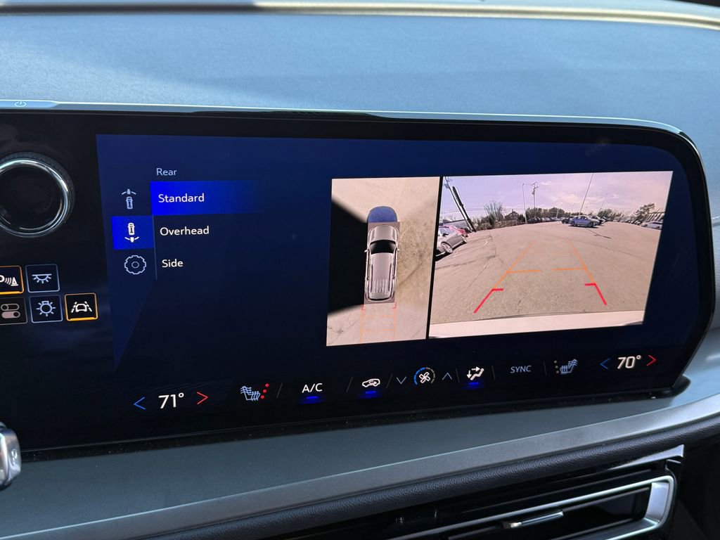 Used 2024 Chevrolet Traverse LT image 25