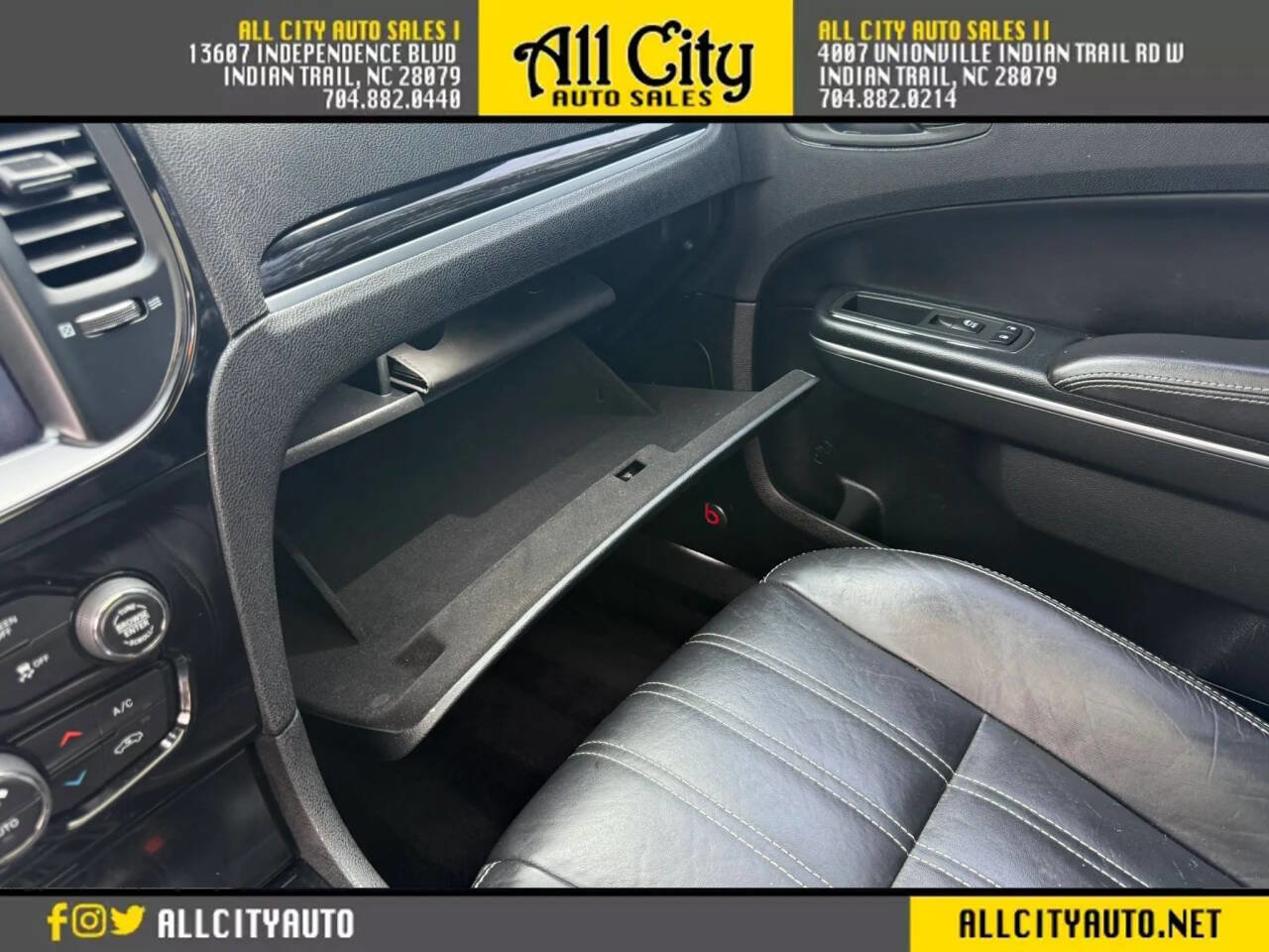 Used 2018 Chrysler 300 S w/ 300S Premium Group RWD image 32