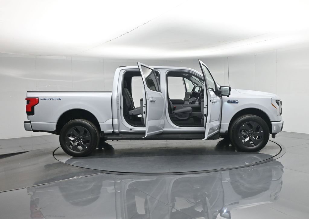 New 2025 Ford F150 Lightning Flash AWD/4WD image 4