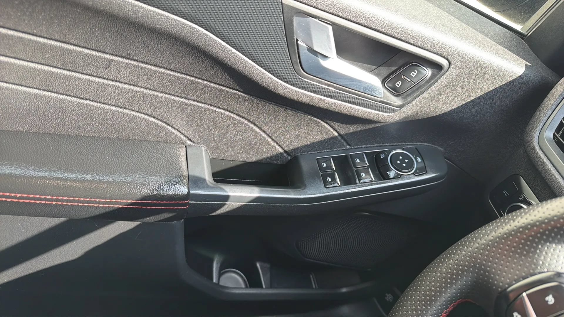 Used 2023 Ford Escape ST-Line FWD image 22