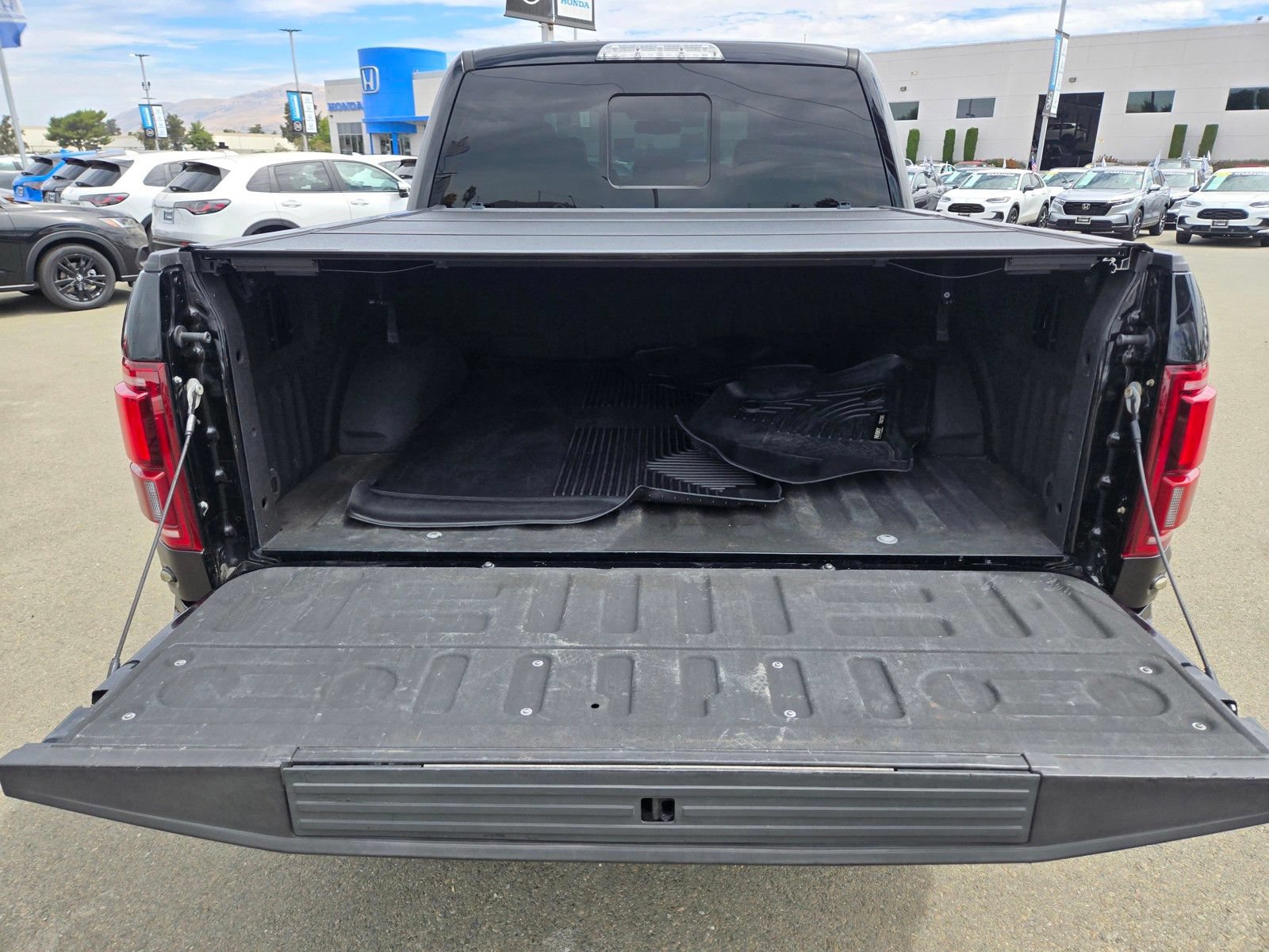 Used 2017 Ford F150 Raptor w/ Equipment Group 802A Luxury AWD/4WD image 10