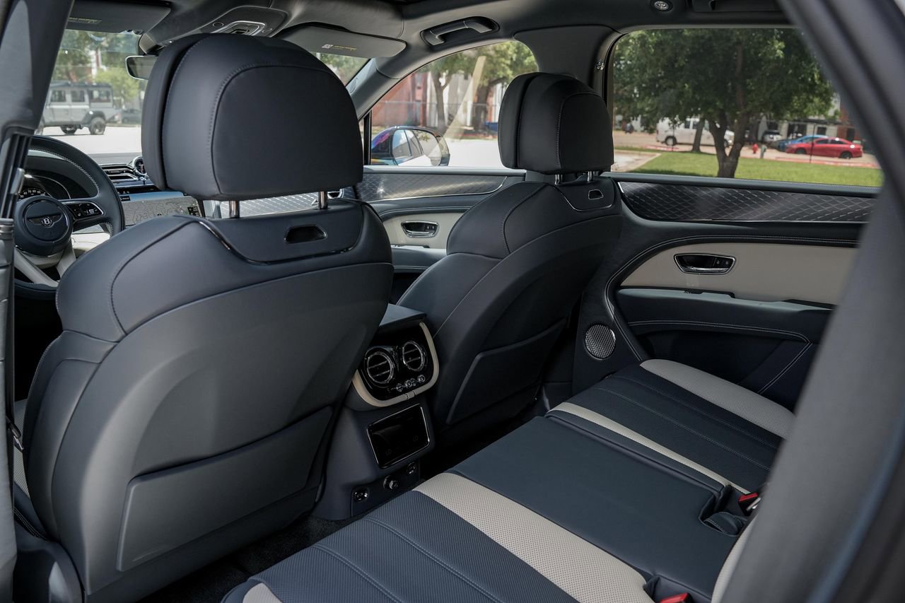 New 2025 Bentley Bentayga AWD/4WD image 36