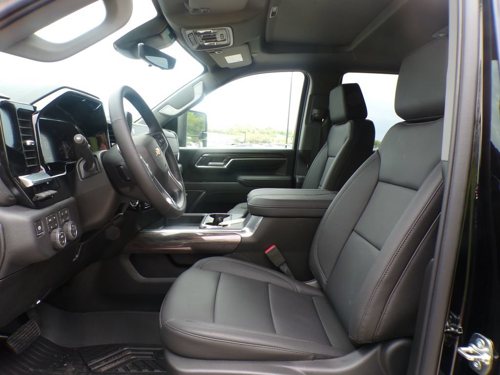 New 2026 Chevrolet Silverado 2500 LTZ w/ LTZ Convenience Package AWD/4WD image 13