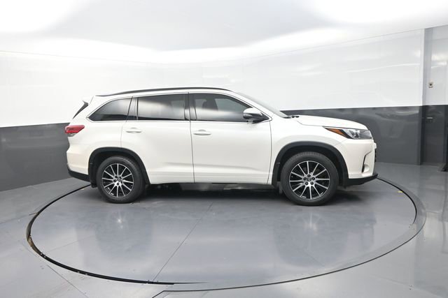 Used 2018 Toyota Highlander SE AWD/4WD image 16