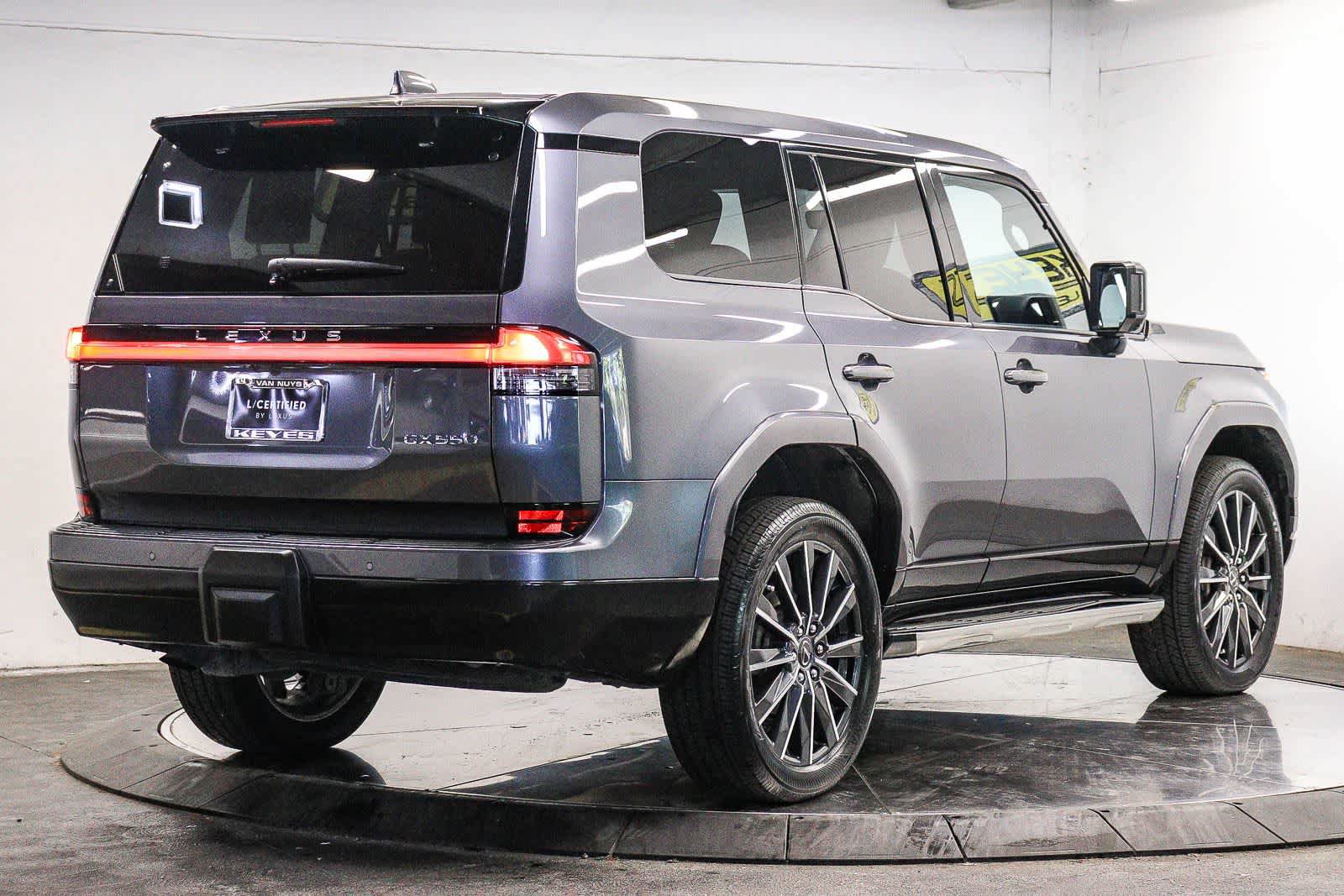 Used 2024 Lexus GX 550 w/ Cold Area Package AWD/4WD image 4