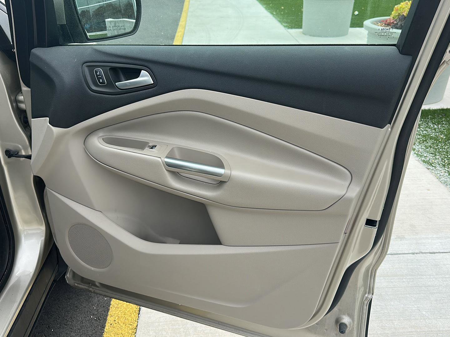 Used 2018 Ford Escape Titanium w/ Ford Safe & Smart Package image 13