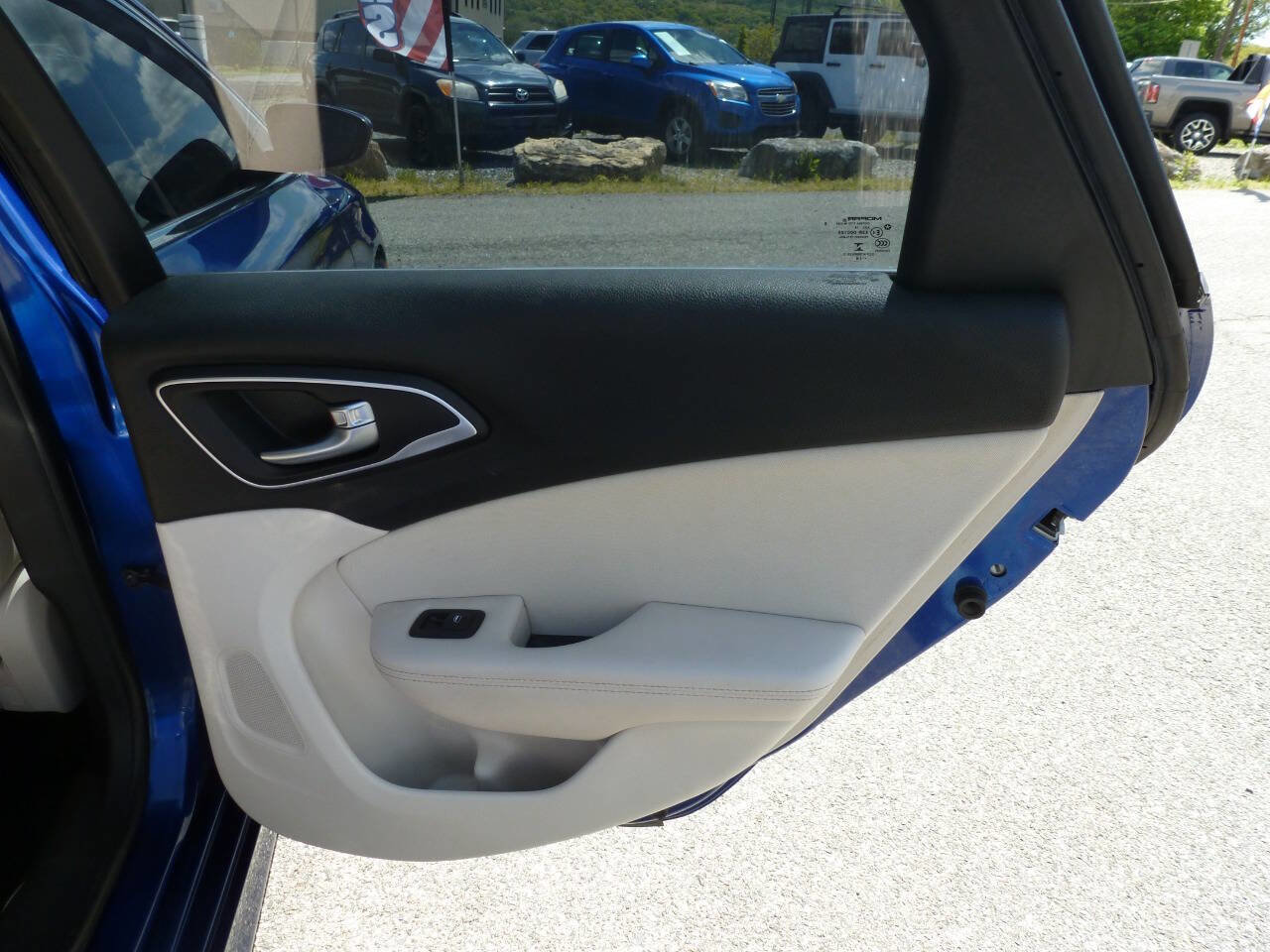 Used 2015 Chrysler 200 Limited FWD image 23