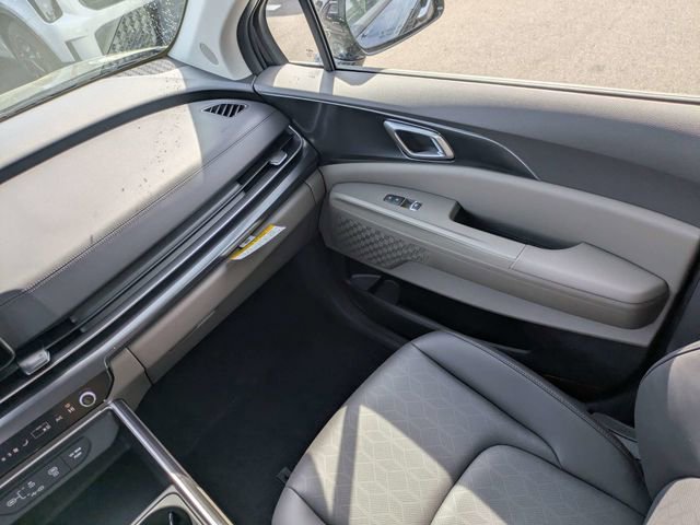 New 2026 Kia Carnival LXS FWD image 16