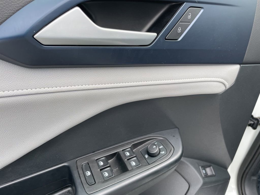 Used 2024 Volkswagen Taos SE image 6