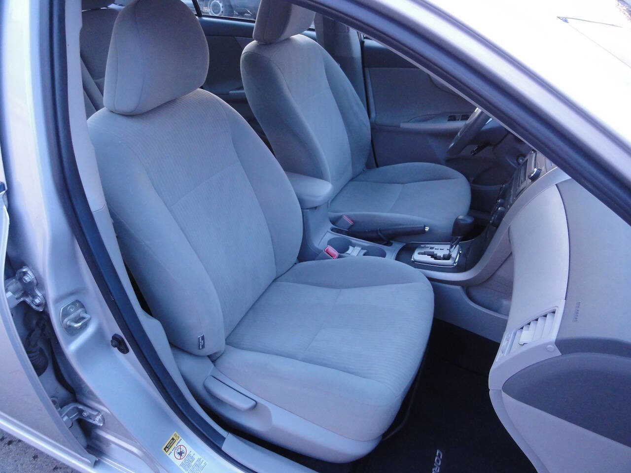 Used 2010 Toyota Corolla LE image 16