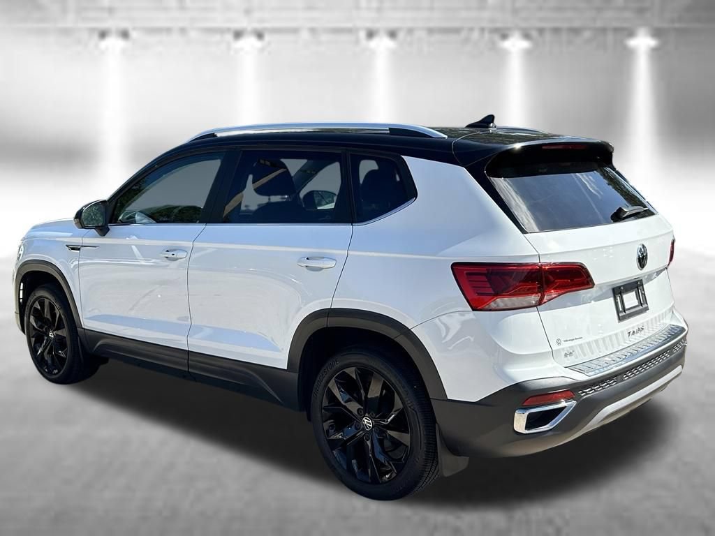 Certified 2023 Volkswagen Taos SE FWD image 3