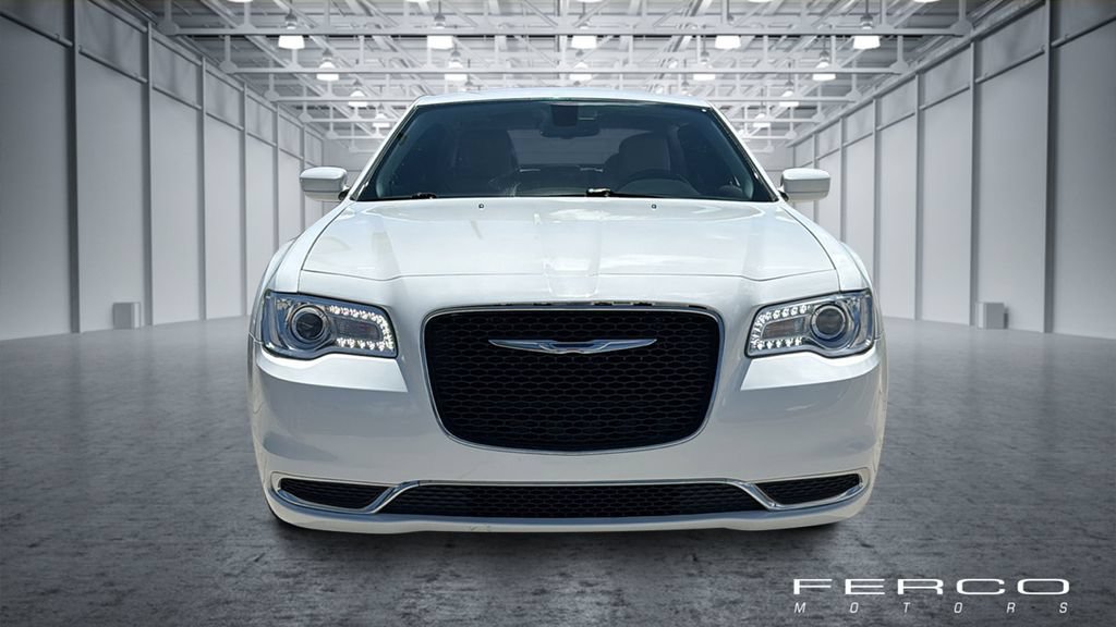 Used 2018 Chrysler 300 Touring L RWD image 8