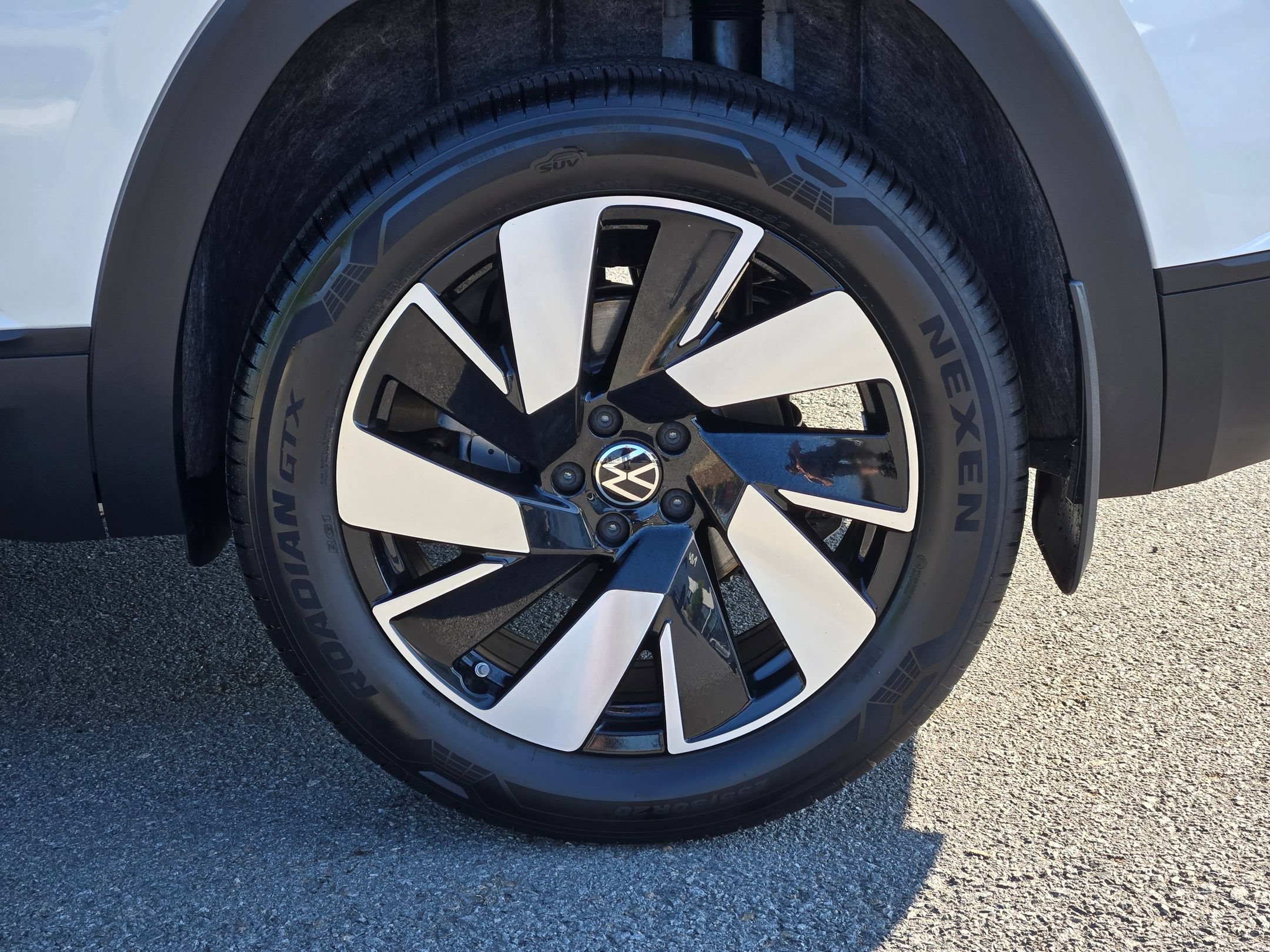 Used 2026 Volkswagen Atlas Cross Sport SE FWD image 17