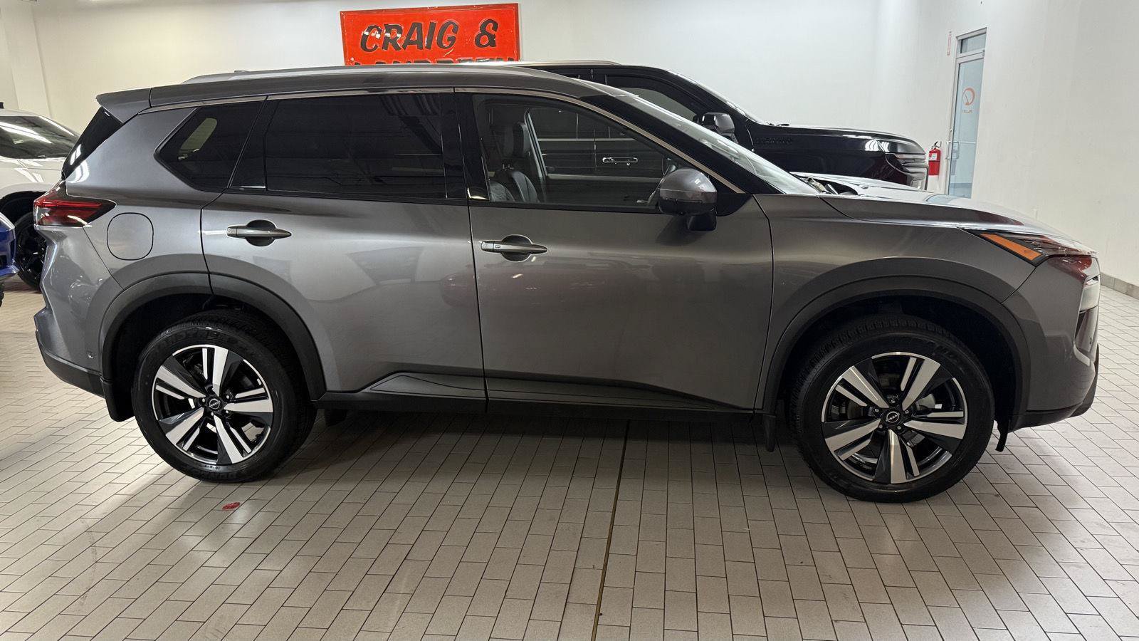 Used 2025 Nissan Rogue SL AWD/4WD image 4