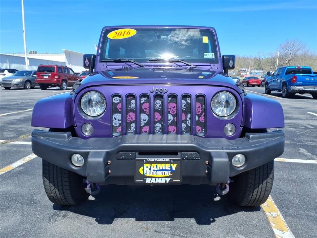 Used 2016 Jeep Wrangler Unlimited Sahara image 11
