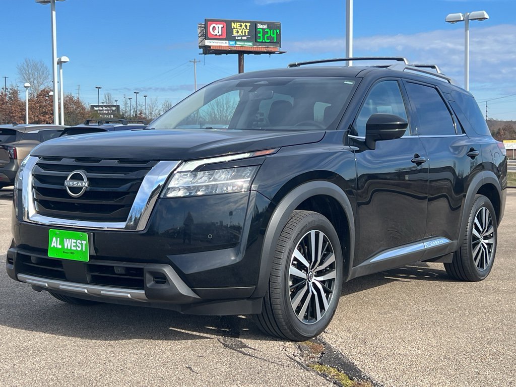 Used 2023 Nissan Pathfinder Platinum image 9