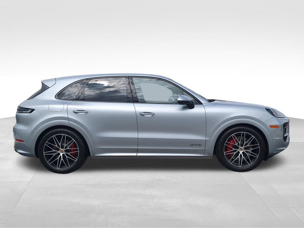 Used 2025 Porsche Cayenne GTS AWD/4WD image 3
