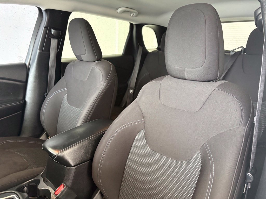 Used 2020 Jeep Cherokee Latitude FWD image 27