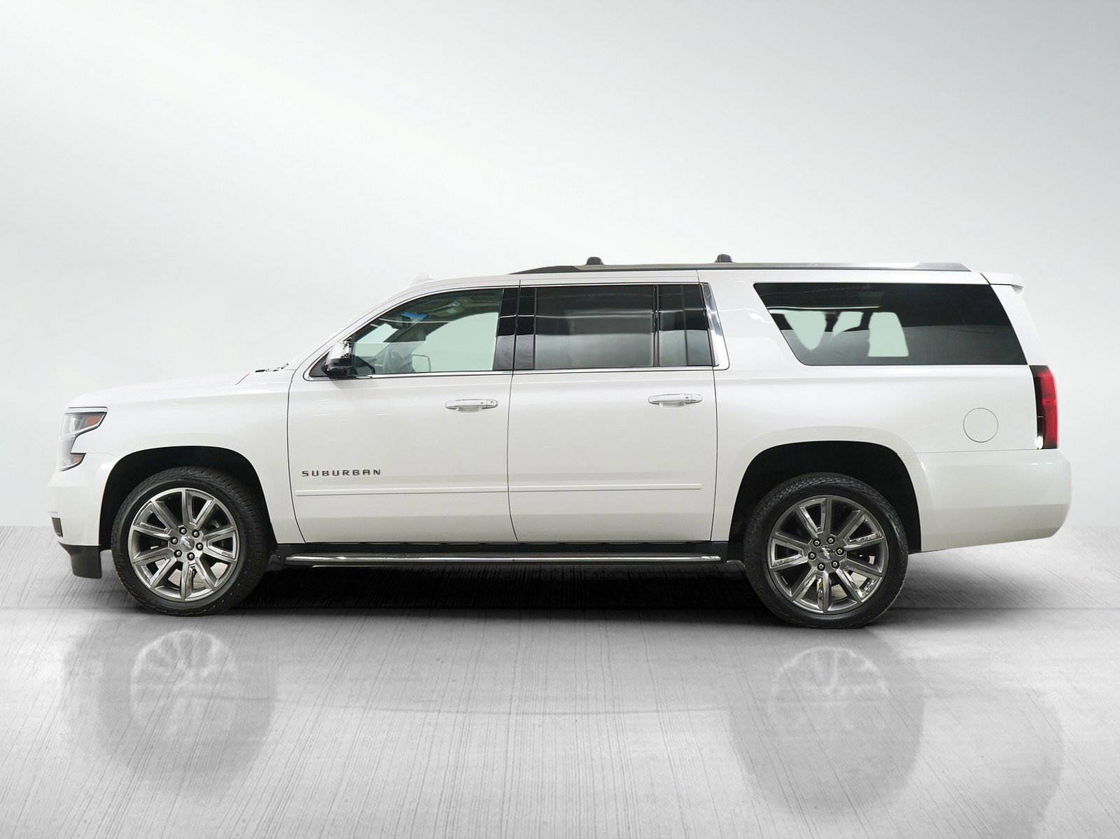Used 2018 Chevrolet Suburban Premier AWD/4WD image 2