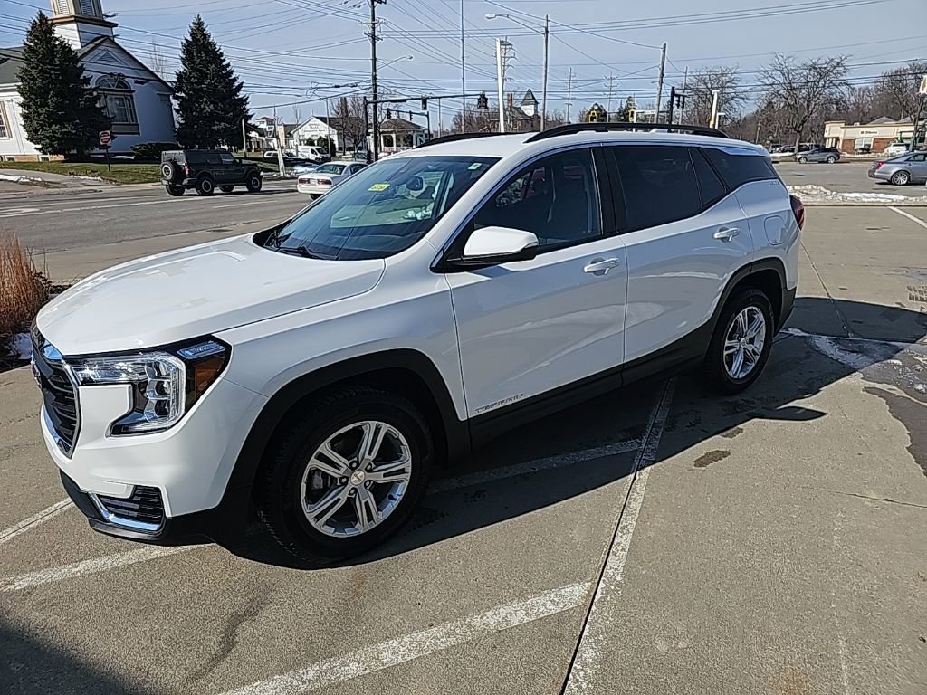 Used 2022 GMC Terrain SLE w/ Driver Convenience Package image 7