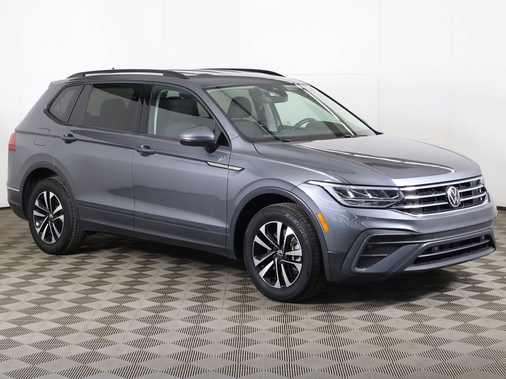 Used 2023 Volkswagen Tiguan S image 2