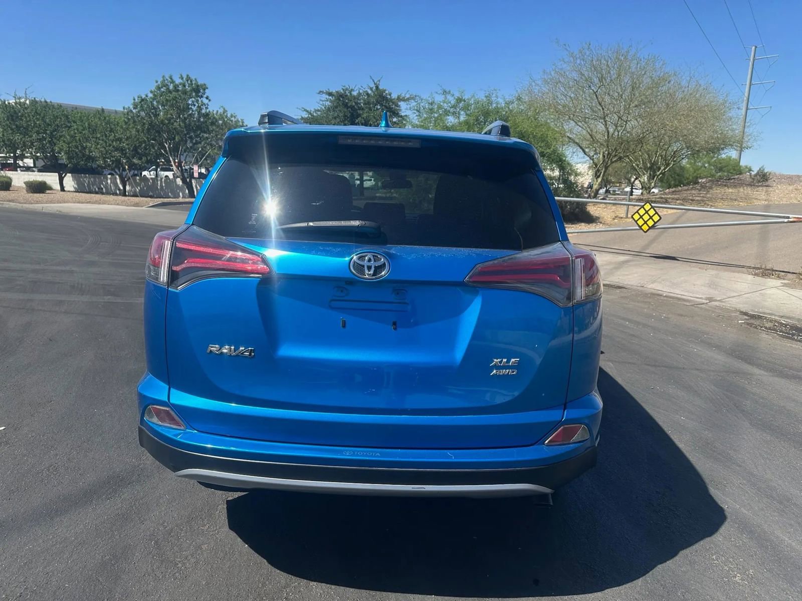 Used 2017 Toyota RAV4 XLE AWD/4WD image 5
