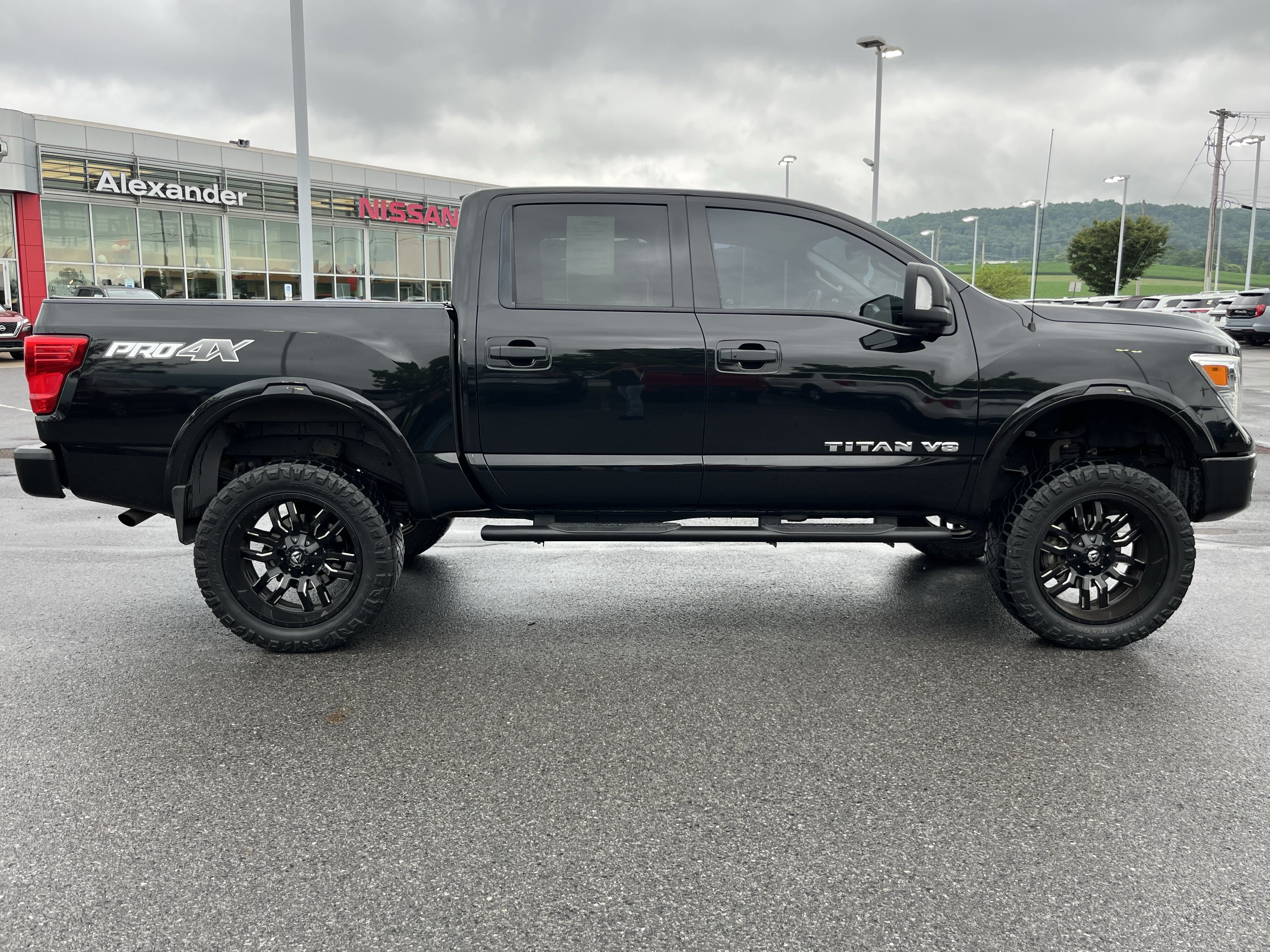 Used 2019 Nissan Titan PRO-4X w/ Pro-4x Convenience Package AWD/4WD video 2