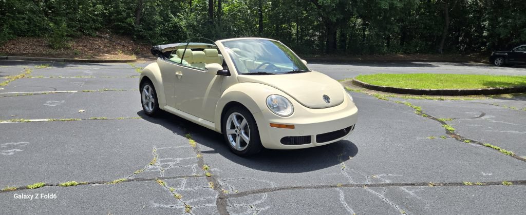 Used 2010 Volkswagen Beetle Convertible FWD image 11