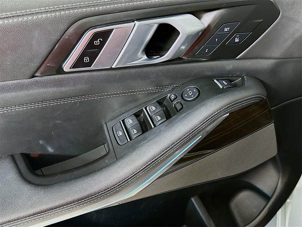 Used 2024 BMW X5 xDrive40i w/ M Sport Package image 21