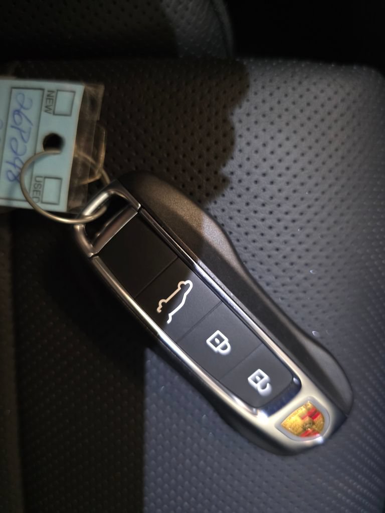 Certified 2026 Porsche Cayenne AWD/4WD image 38