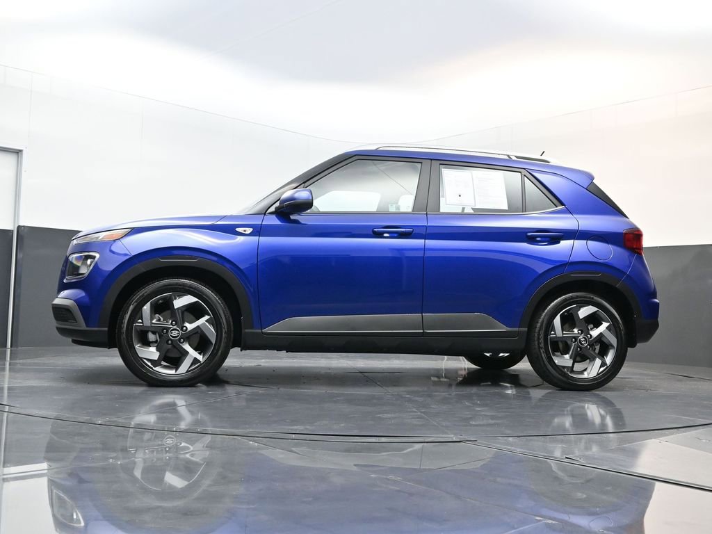 Certified 2025 Hyundai Venue SEL image 28