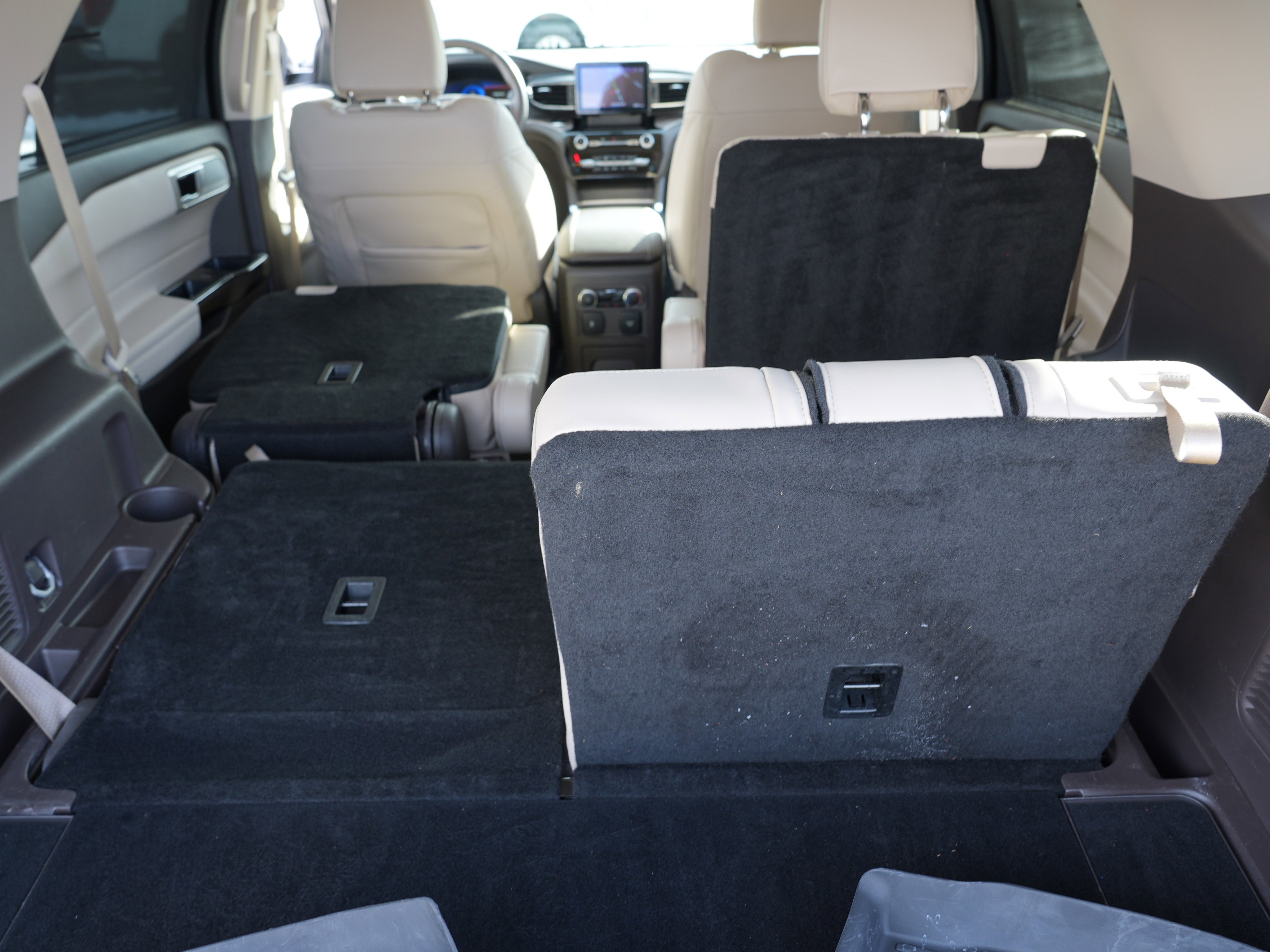 Used 2023 Ford Explorer Platinum w/ Class IV Trailer Tow Package image 33