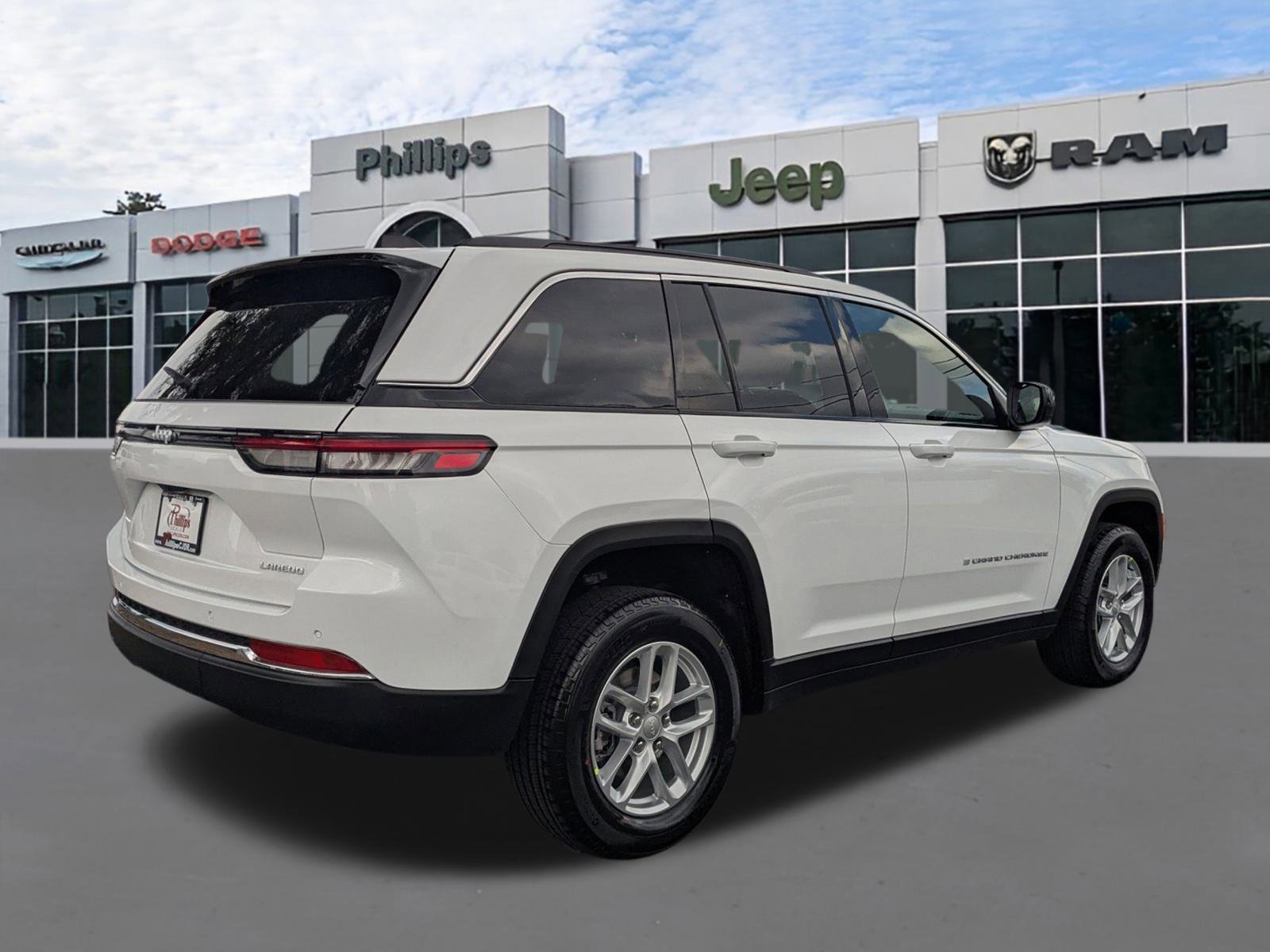 New 2026 Jeep Grand Cherokee Altitude 4x2 image 3