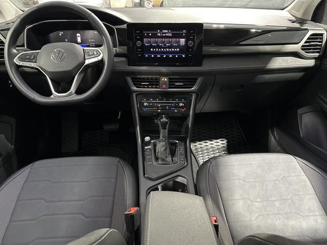 Certified 2025 Volkswagen Taos SE image 20