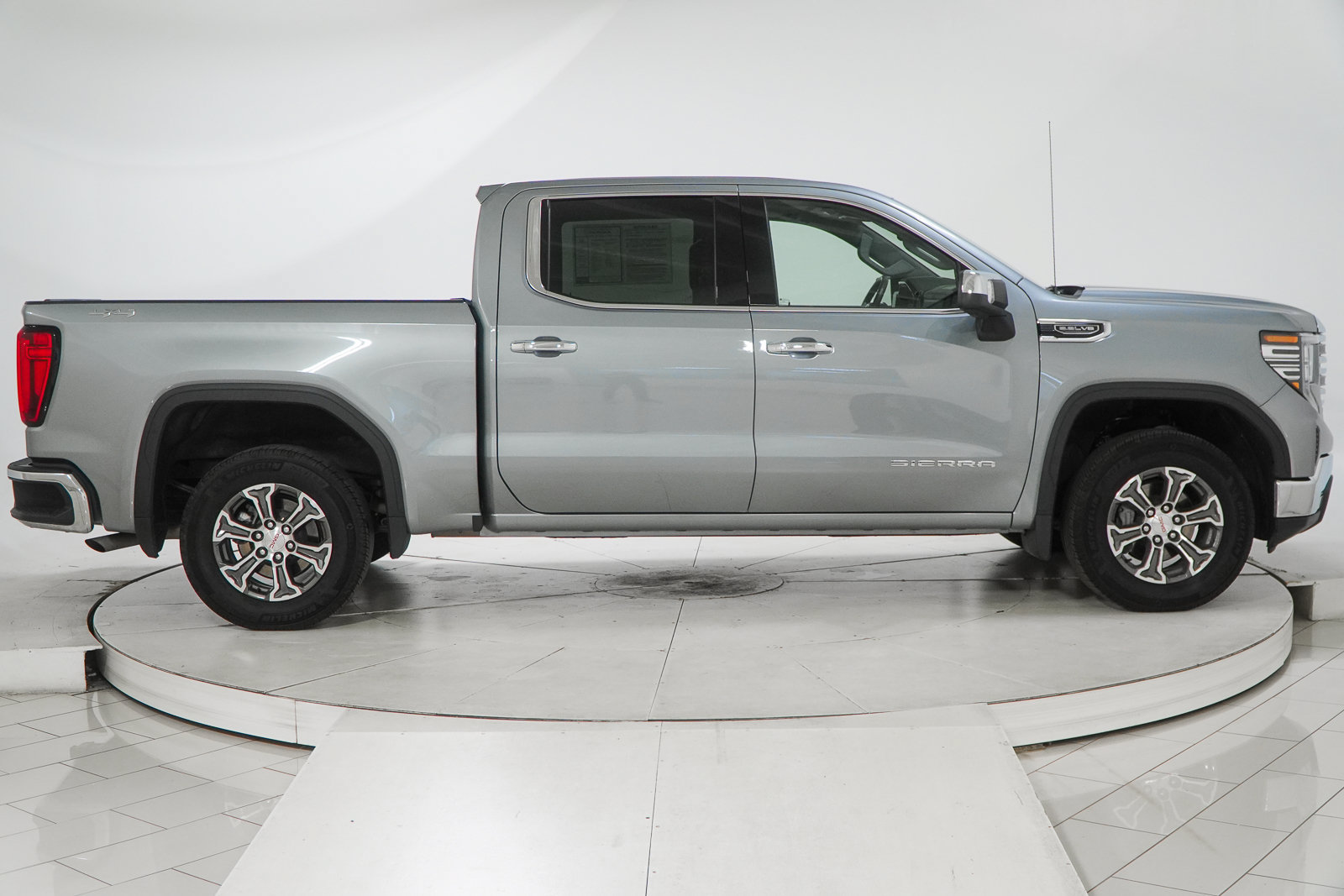 Used 2026 GMC Sierra 1500 SLT AWD/4WD image 12