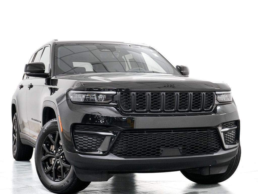 Certified 2025 Jeep Grand Cherokee Altitude AWD/4WD image 3