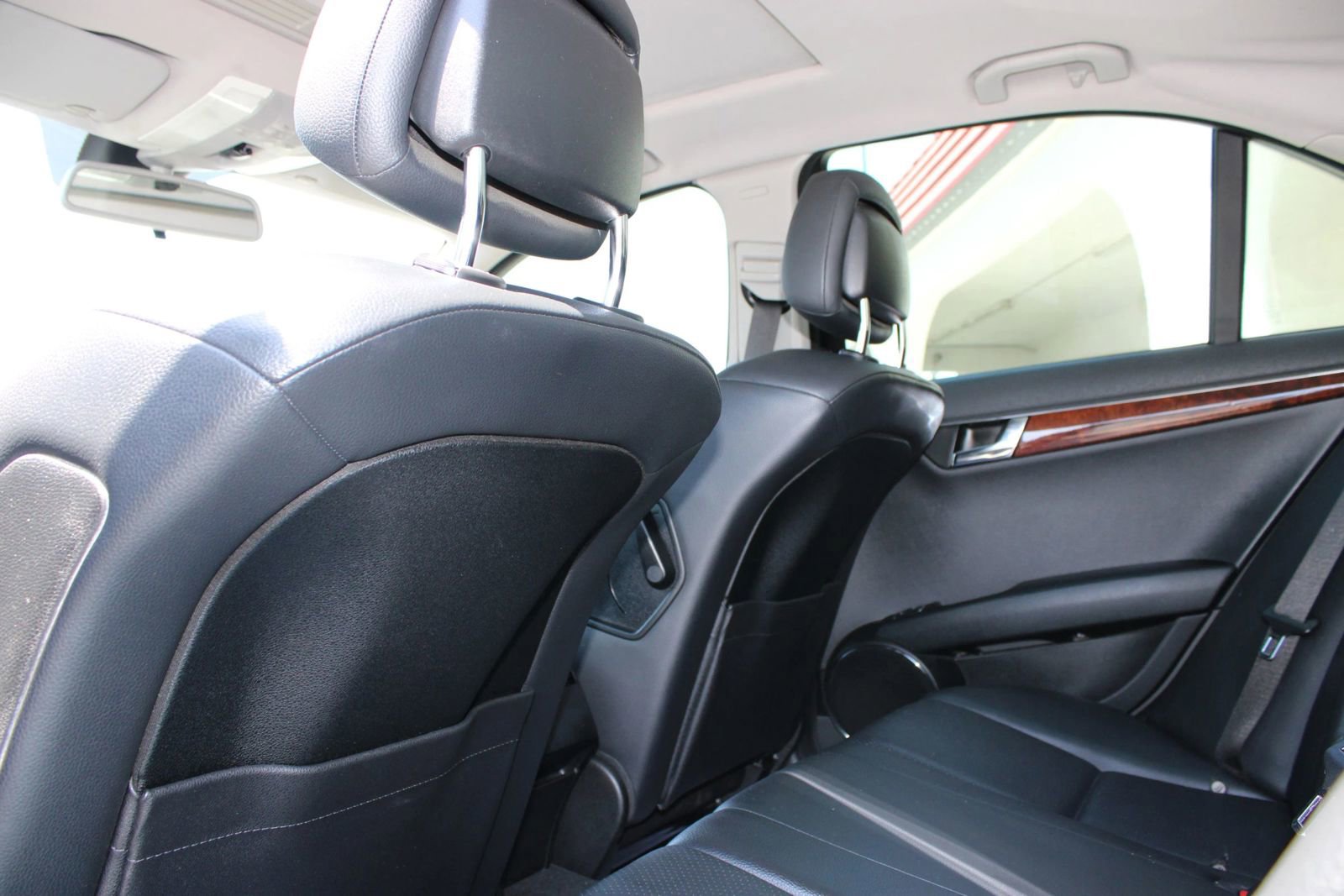 Used 2010 Mercedes-Benz C 300 Sedan image 15