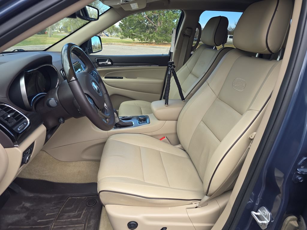 Used 2019 Jeep Grand Cherokee Overland AWD/4WD image 11