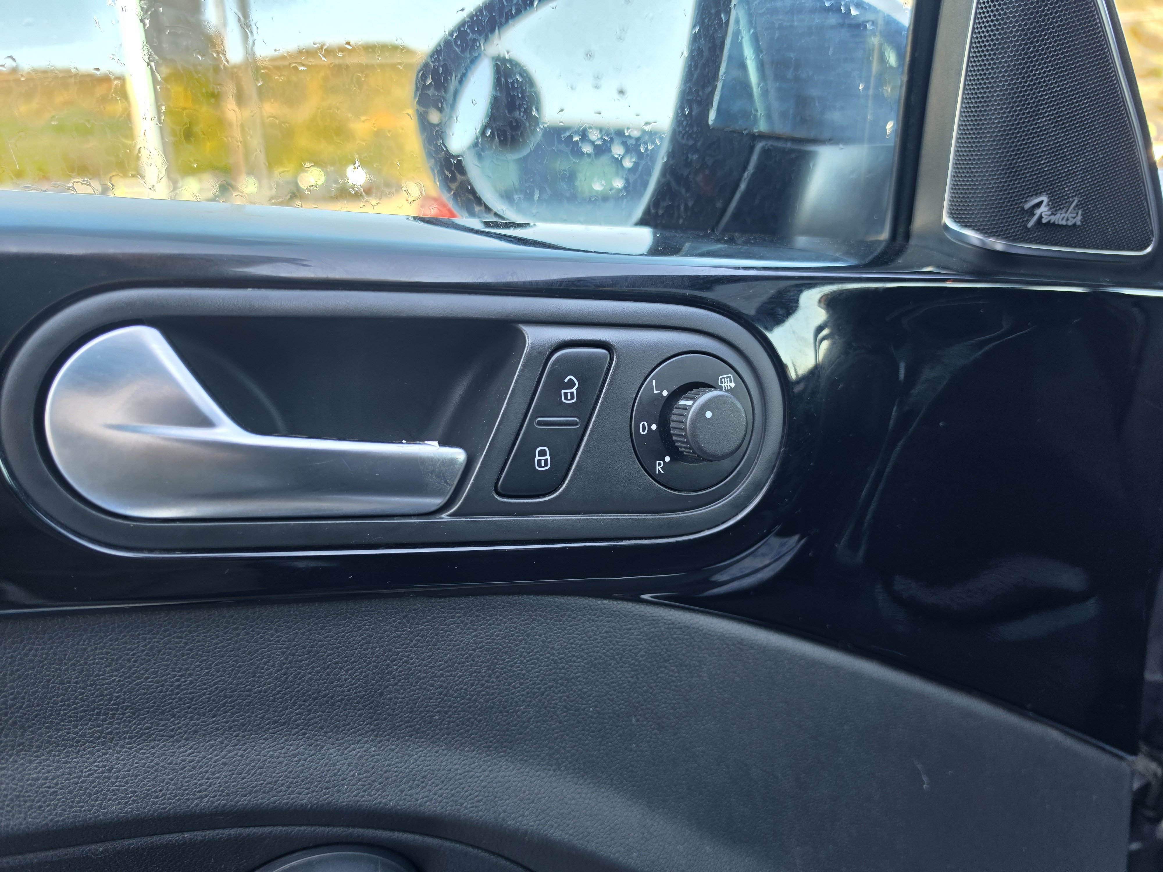 Used 2013 Volkswagen Beetle Turbo FWD image 17
